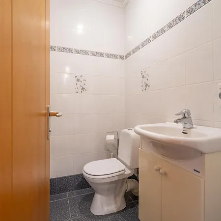 Street, Quite Center, 2br דירה *